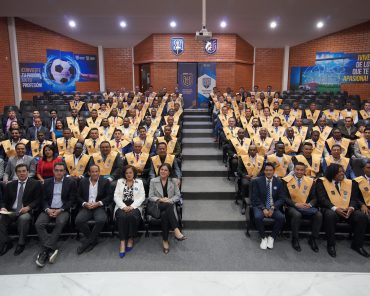Jugadores con amplia trayectoria reciben Licencia Nacional de Entrenadores B y A FEF en el ISTFQ. 